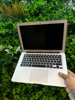 Load image into Gallery viewer, Macbook Air 1466 Core i5/8gb/256SSD