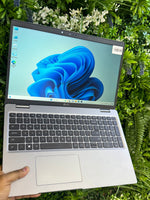 Load image into Gallery viewer, Dell latitude 5530 Core i7/12th/16gb/512SSD