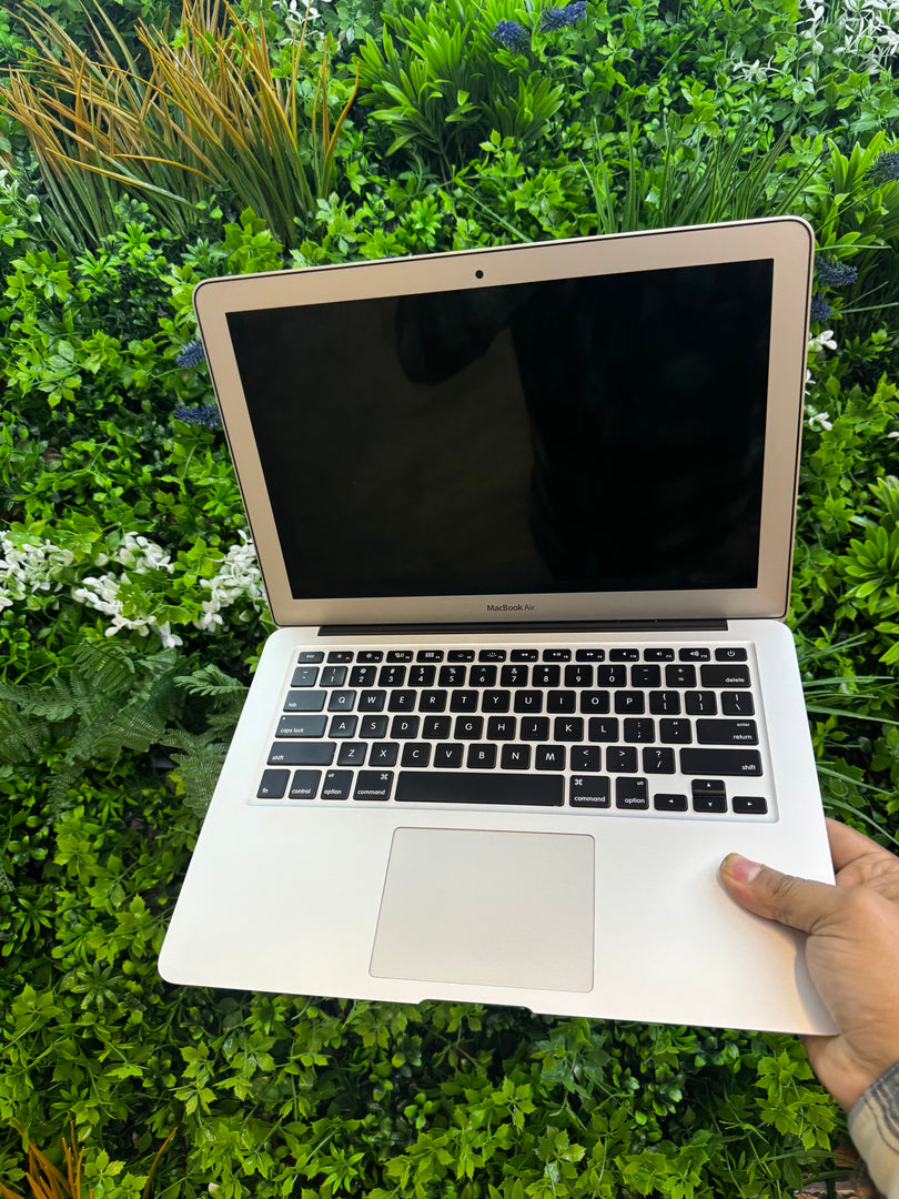 Macbook Air 1466 Core i5/8gb/256SSD