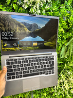Load image into Gallery viewer, Dell latitude 7400 core i5/8th/8gb/256SSD
