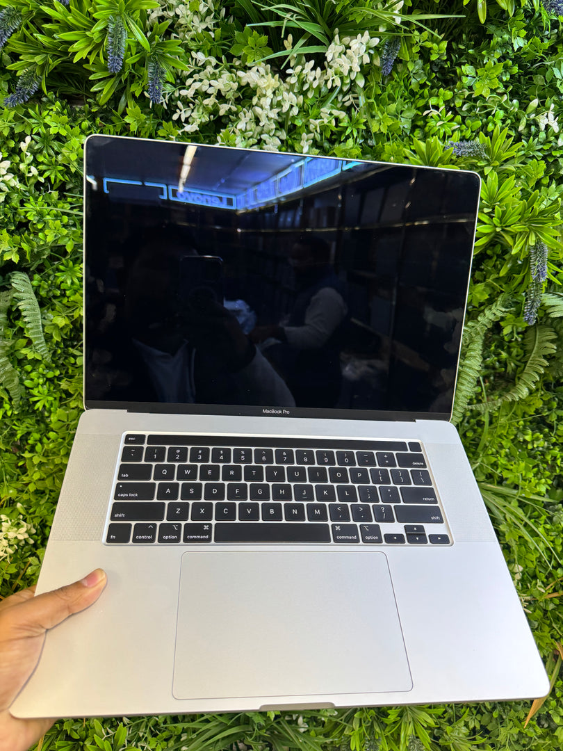 Macbook Pro 2141 Core i7/16gb/512SSD/4gb graphics