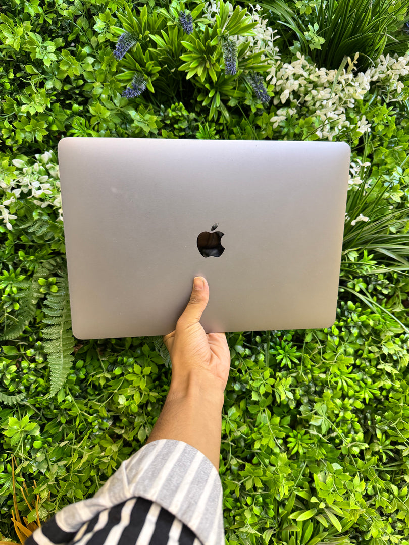 Macbook Pro 1989 Core I7/16gb/512