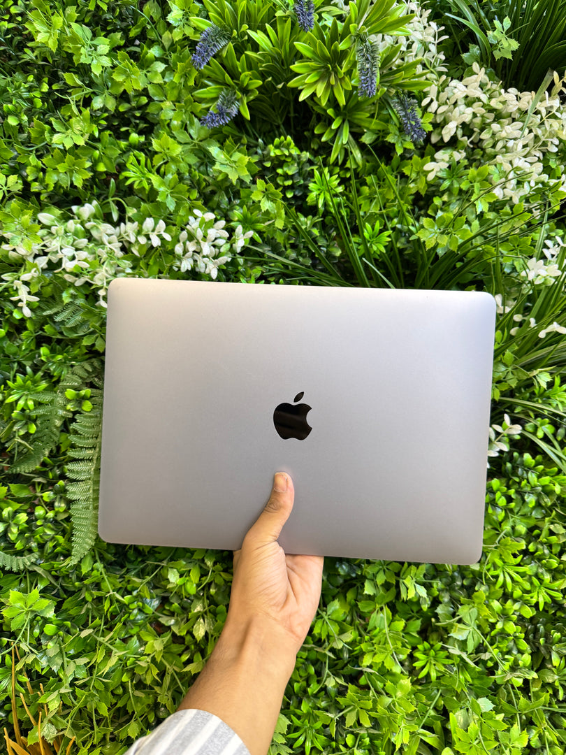 Apple MacBook Air – Intel i5, 8GB RAM, 256GB SSD (Model 1932)