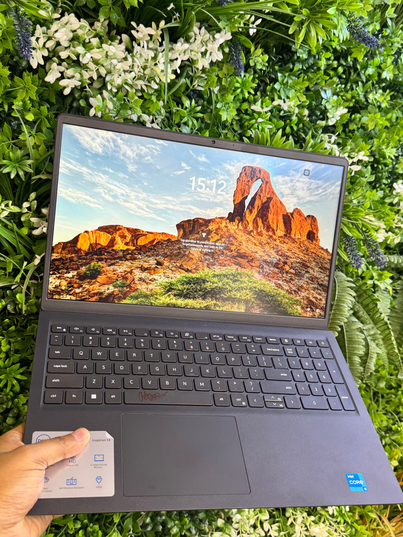 Dell Latitude – 11th Gen Intel Core i5, 16GB RAM, 256GB SSD (Model 3520)