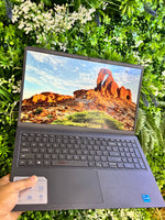 Load image into Gallery viewer, Dell Latitude – 11th Gen Intel Core i5, 16GB RAM, 256GB SSD (Model 3520)
