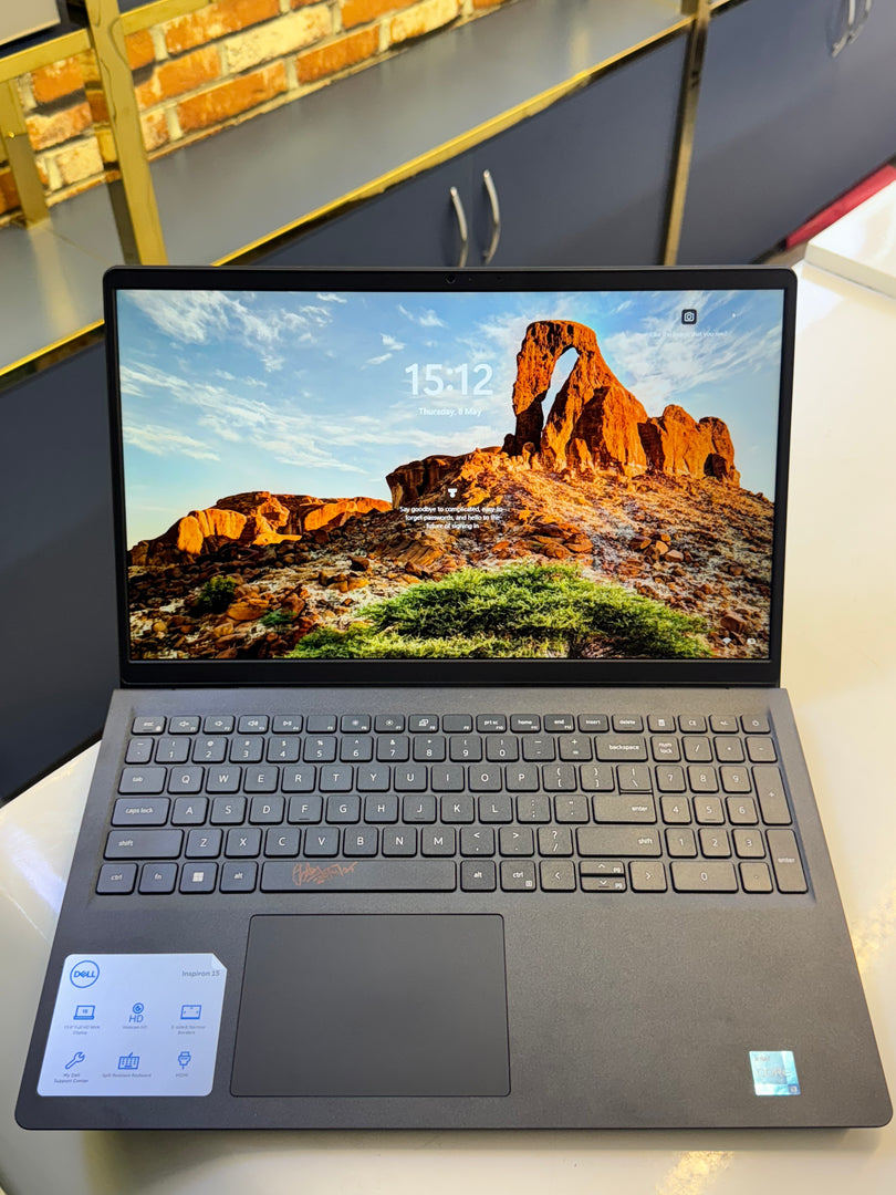 Dell Latitude – 11th Gen Intel Core i5, 16GB RAM, 256GB SSD (Model 3520)