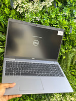 Load image into Gallery viewer, Dell latitude 5530 core i7/13th/16gb/256SSD
